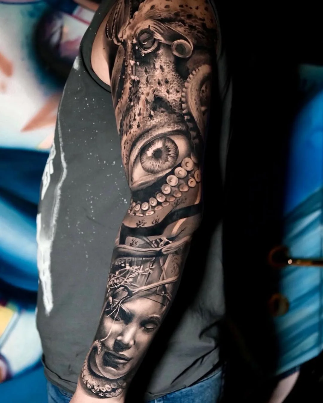 Sleeve black and grey cu ochi, caracatiță și portret