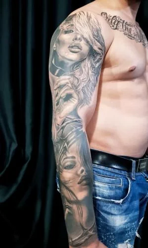 Sleeve cu portrete feminine pe braț