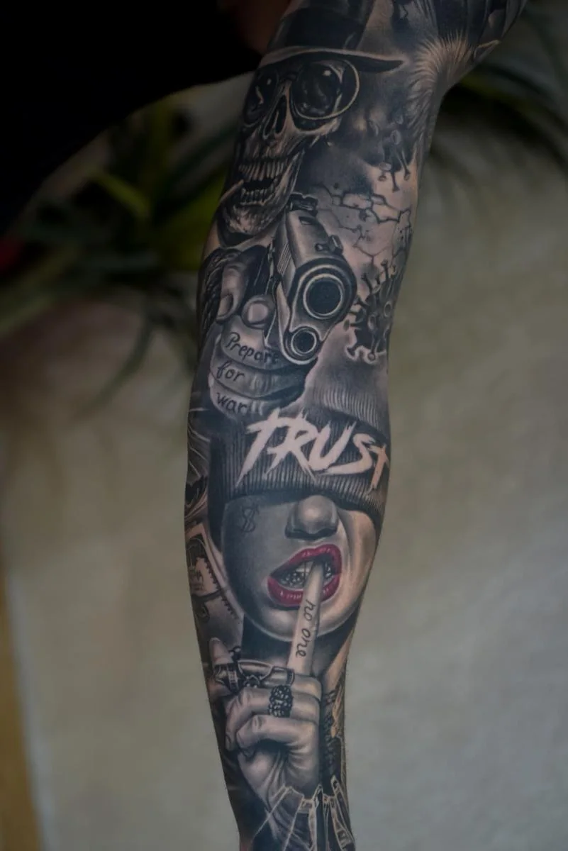 Tatuaj black and grey pe braț