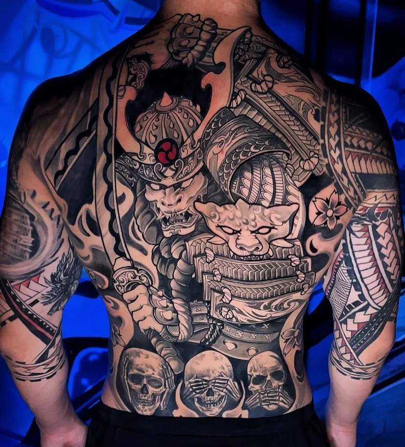 Backpiece cu motive japoneze, samurai și cranii pe spate