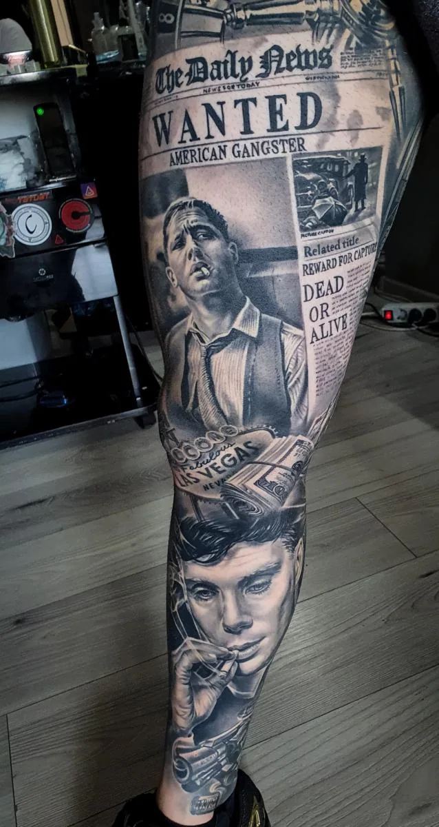 Tatuaj artistic realist pe picior